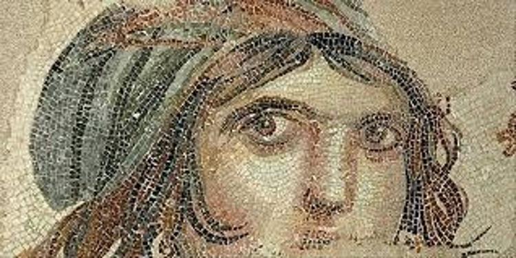 ZEUGMA KAZILARINDA BULUNMUŞTU: ÇİNGENE KIZI MOZAİĞİ