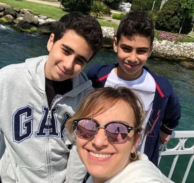 Eda ile Metin Özülkü’nün ikiz oğulları delikanlı oldu