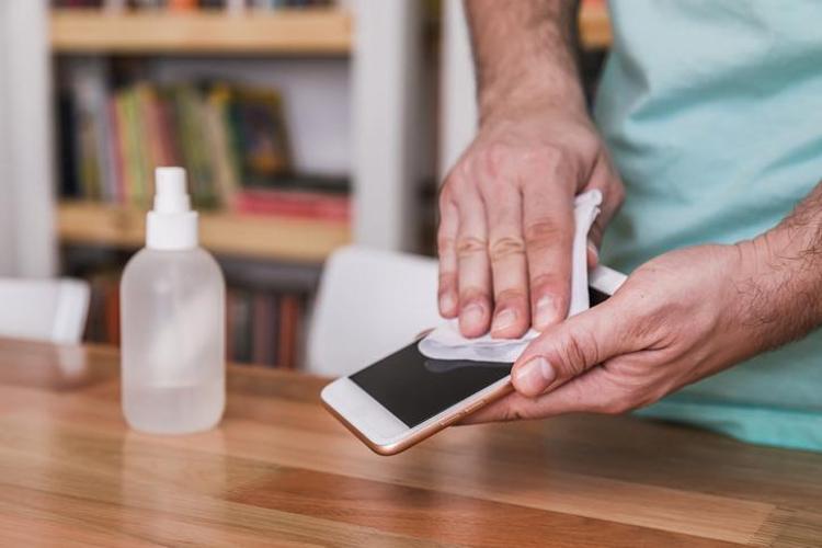 Tuvalet kapağından daha kirli Telefonunuzu pırıl pırıl yapacak mucize formül
