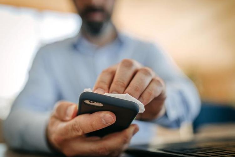 Tuvalet kapağından daha kirli Telefonunuzu pırıl pırıl yapacak mucize formül