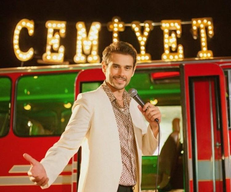 “CEMİYET KONSEPTİ BENİM İÇİN ÇOK ÖZEL”