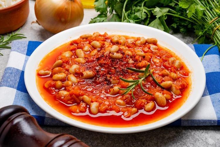 Lokum gibi yumuşacık pastırmalı kuru fasulye tarifi Lezzeti damak çatlatıyor