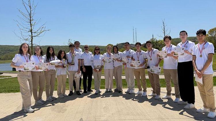 Geleceğin dahileri golf sahasında kupa için yarıştı