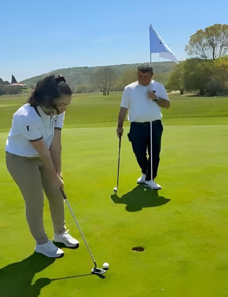 Geleceğin dahileri golf sahasında kupa için yarıştı