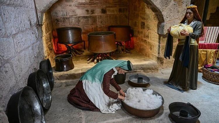 Topkapı Sarayının harem bölümünde yer alan Kadınefendiler ve Cariyeler Taşlığı ziyarete açıldı