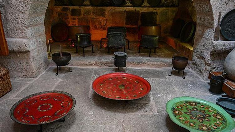 Topkapı Sarayının harem bölümünde yer alan Kadınefendiler ve Cariyeler Taşlığı ziyarete açıldı