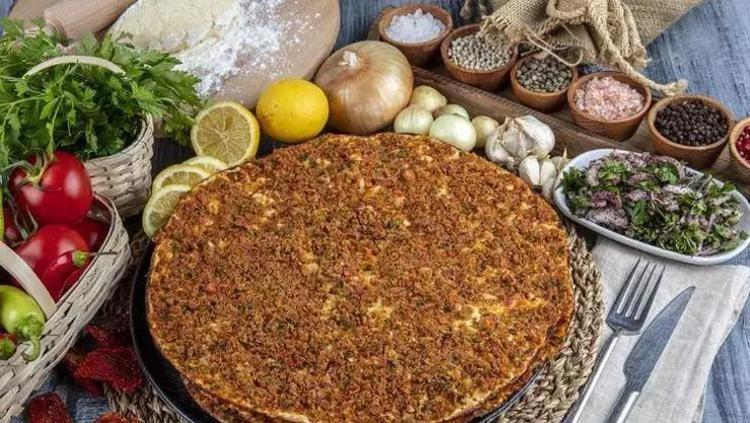 LAHMACUN TARİFİ