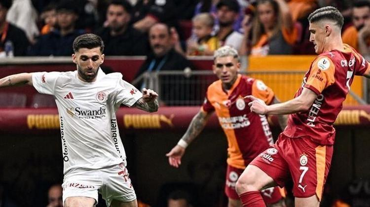 Galatasaray şampiyon oldu Ünlü isimlerden paylaşımlar peş peşe geldi