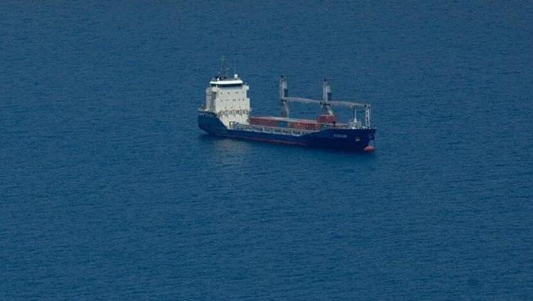 Katar açıklarında kargo gemisi vuruldu