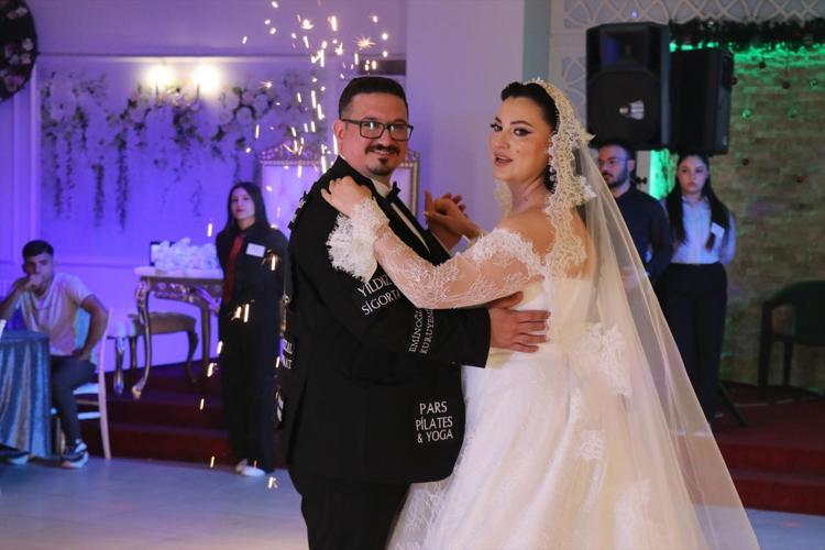 GARİP VE MUTLU HİSSEDECEĞİM