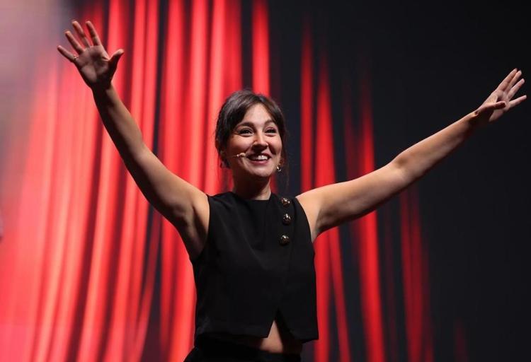 Gözaltına alınmıştı Komedyen Tuba Ulunun Kanuniye hakaretten 3 yıl hapsi istendi