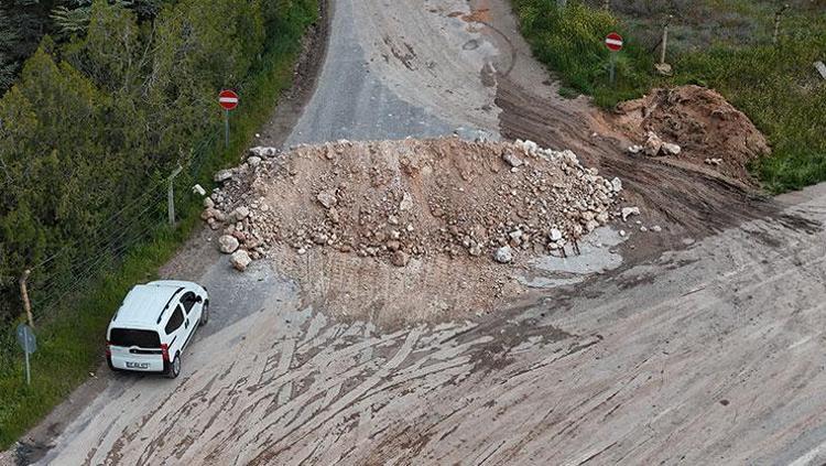 Yol yapalım derken bir mahalleyi hapsettiler Evlerine girebilmek için şehri dolanıyorlar