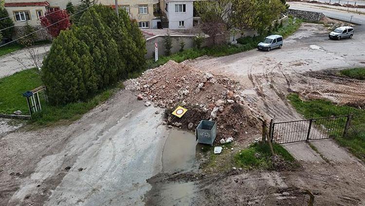 Yol yapalım derken bir mahalleyi hapsettiler Evlerine girebilmek için şehri dolanıyorlar