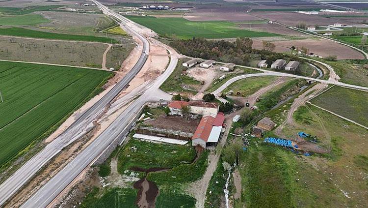 Yol yapalım derken bir mahalleyi hapsettiler Evlerine girebilmek için şehri dolanıyorlar