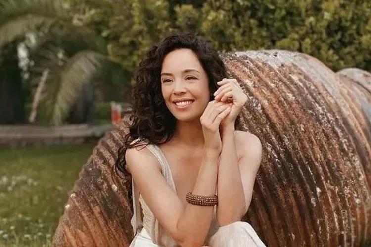 Görenler Azra Akını Ebru Gündeşe benzetti Son hali şaşkınlık yarattı