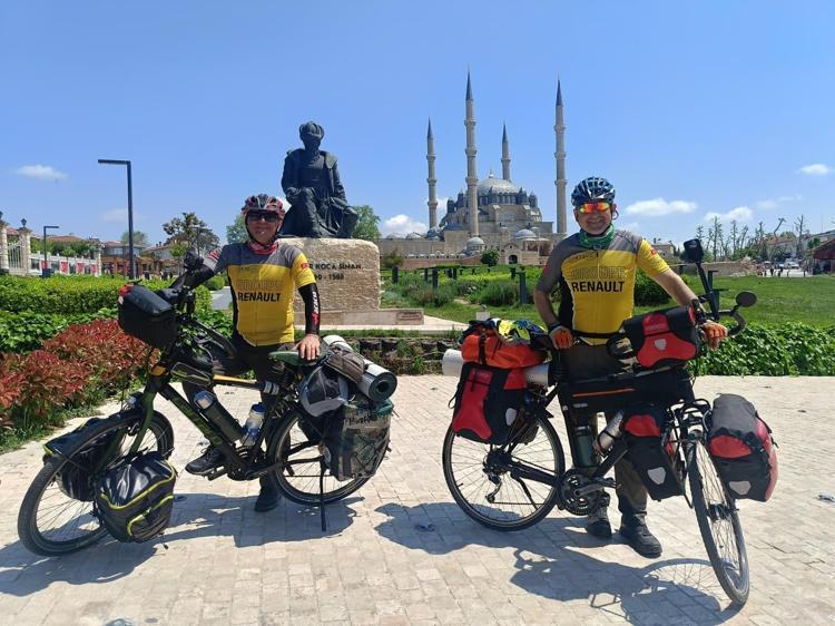Yakın arkadaşıyla aynı dönemde emekli oldular, şimdi bisikletle Türkiyeyi geziyorlar
