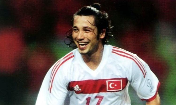 İlhan Mansız yeni imajıyla Nişantaşı’nda objektiflere yansıdı