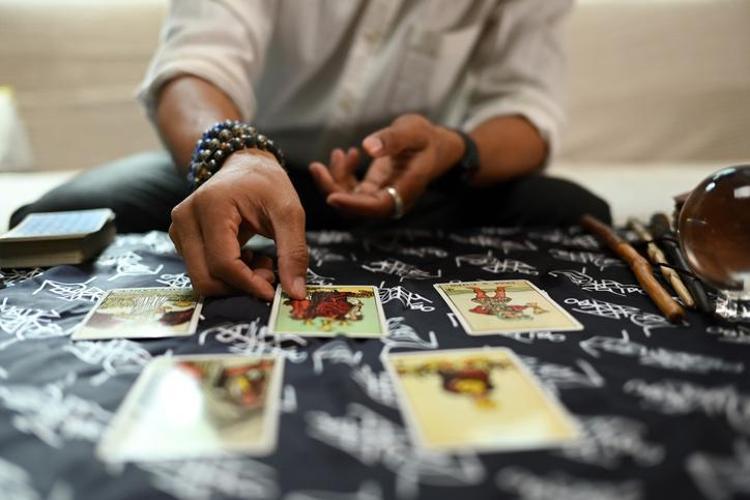 GÜNLÜK TAROT KART AÇILIMI 13 MAYIS 2026 Aşk, para ve kariyer gelişmeleri