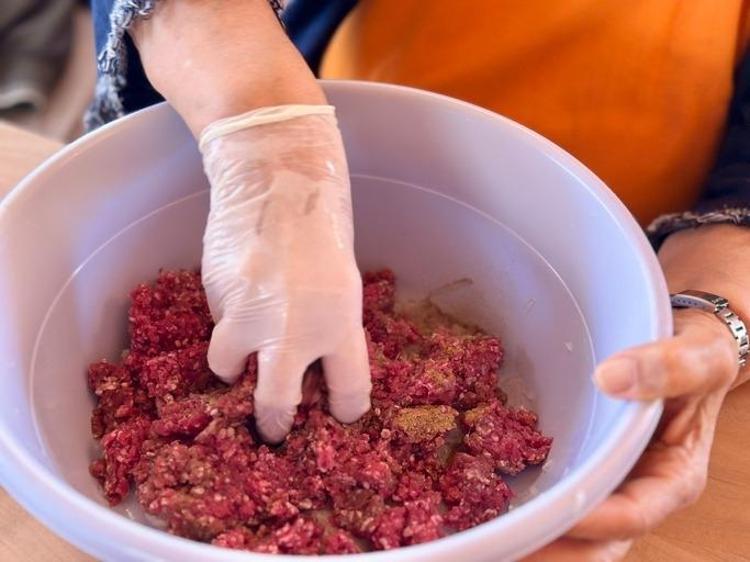 Köfte yaparken yumurta yerine bunu kullanın Kıvamının kusursuz olmasını sağlıyor: İçi yumuşacık ve sulu sulu oluyor