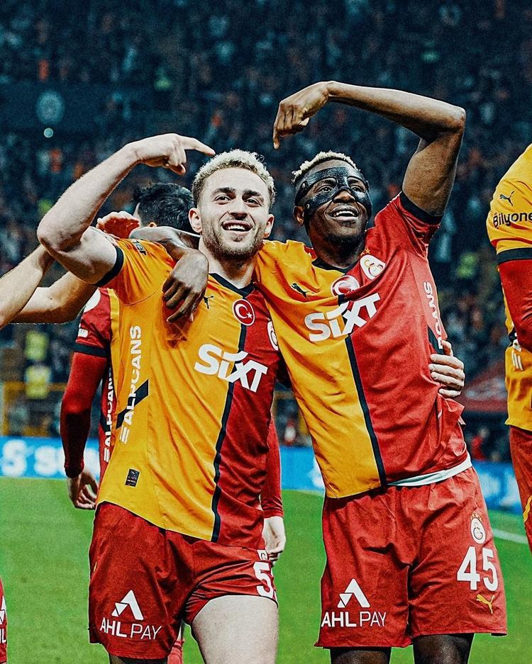 Barış Alper Yılmaz köpeğiyle horon oynadı, o anlar gündem oldu