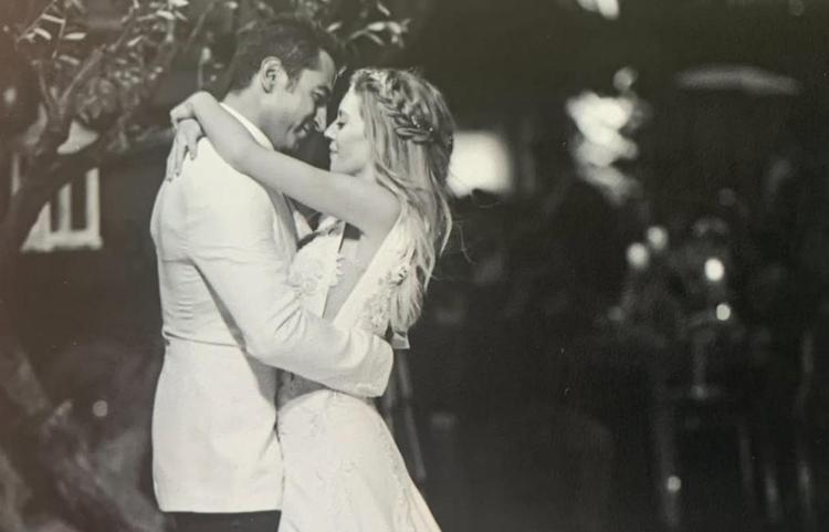 Evliliklerinin 10. yılı Sinem Kobal art arda paylaşım yaptı