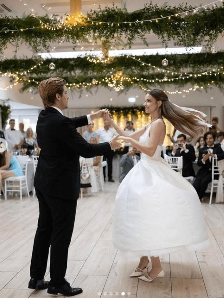 Barbara Palvin ve Dylan Sprouse’tan bebek müjdesi