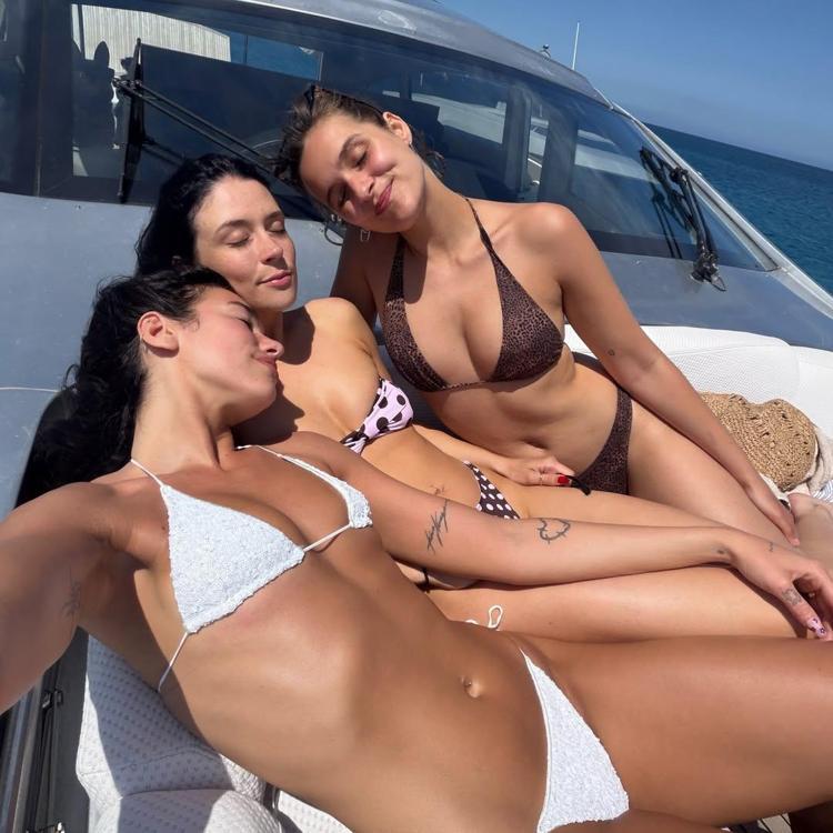 Dua Lipadan peş peşe tatil pozları Maksimum keyif modu