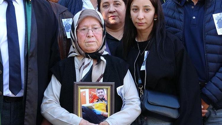 Evine giderken dövülerek öldürülmüştü Acılı anne elindeki fotoğrafla feryat etti: Ne olur bir an önce ceza verin