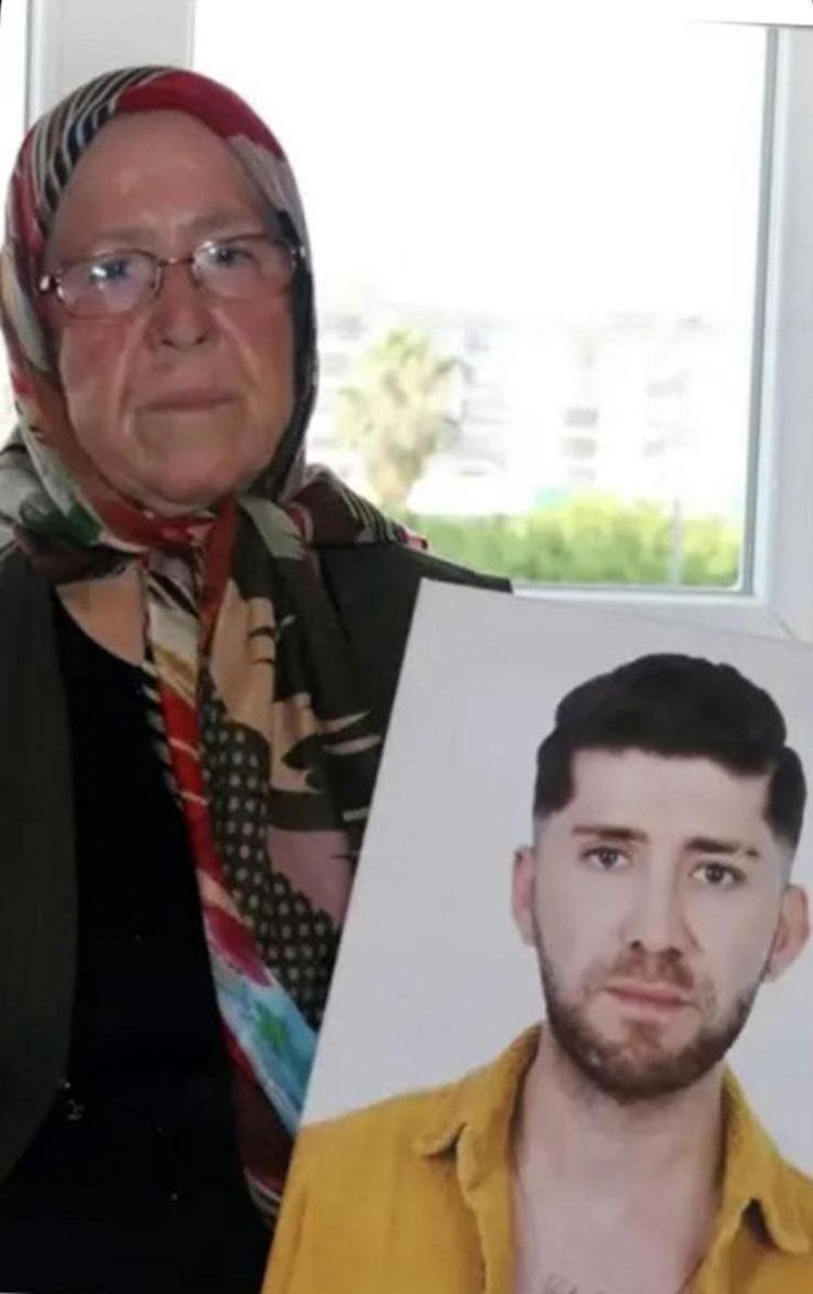 ACILI ANNE OĞLUNUN PORTRESİYLE ADLİYEYE GELDİ
