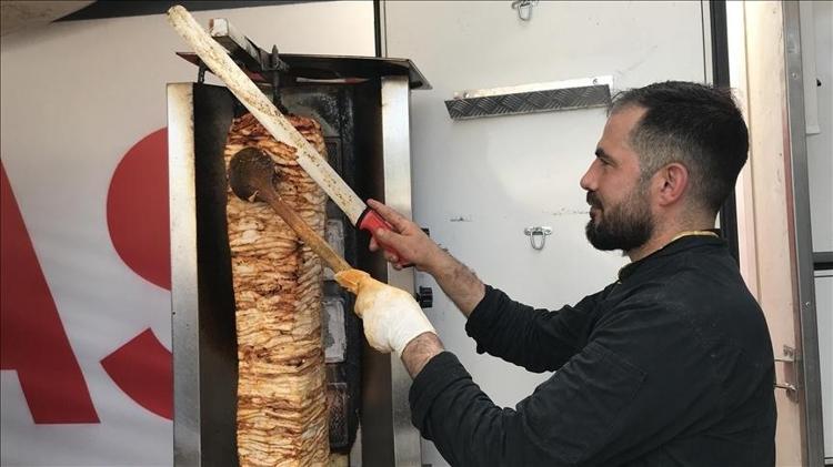 GELENEKSEL TAVUK DÖNER ASLINDA NASIL HAZIRLANIYOR