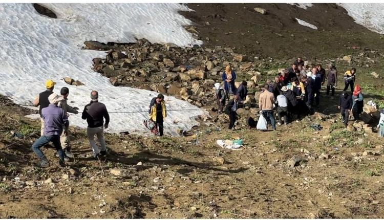 Hakkari’de facia İşçileri taşıyan minibüs 100 metreden yuvarlandı: Ölü ve yaralılar var