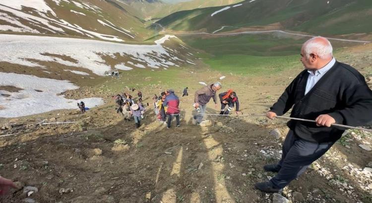 Hakkari’de facia İşçileri taşıyan minibüs 100 metreden yuvarlandı: Ölü ve yaralılar var