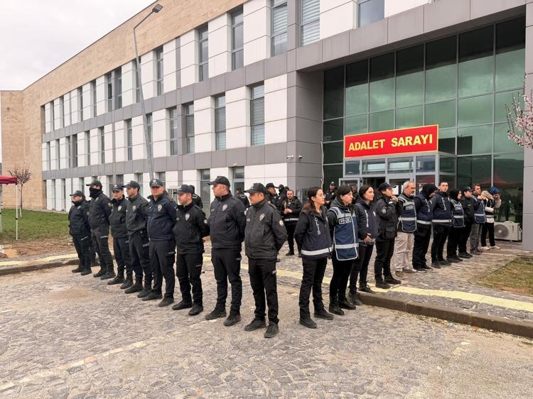 7 TUTUKLU ELAZIĞDAN ERZURUMA NAKLEDİLDİ