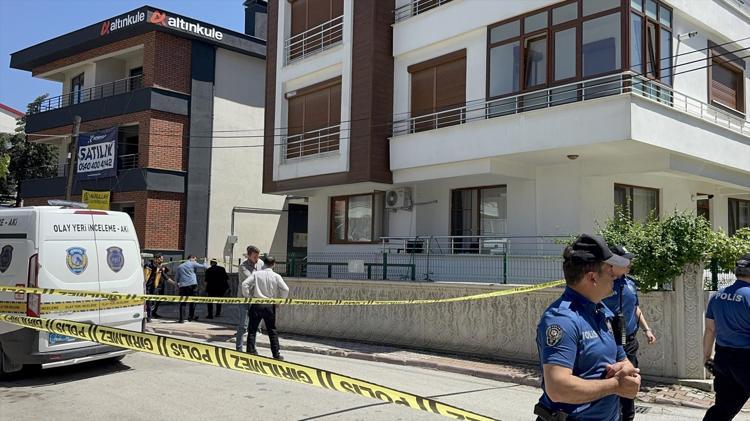 Parkta elleri kanlı bulundu Hukuk öğrencisi anne ve babasını katletti