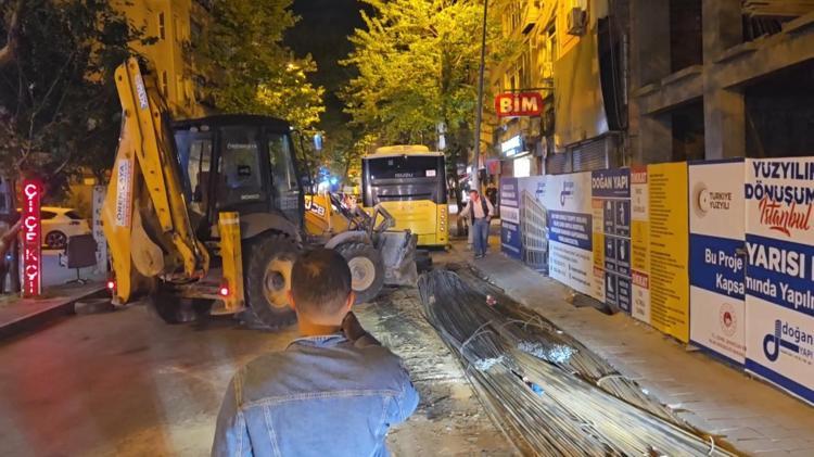 Fatihte dehşet İnşaat demiri İETT otobüsünün altını deldi Yolcu yaralandı