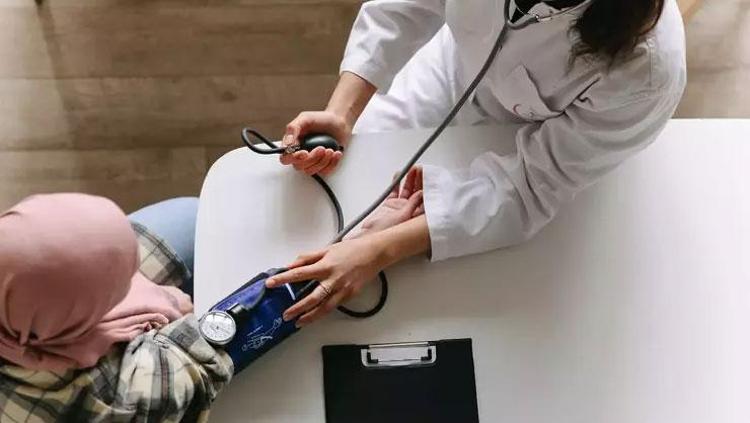 Sessizce ilerliyor, organları bitiriyor Uzmanından hayati uyarı: Ölçmediğiniz tansiyon sizin değildir