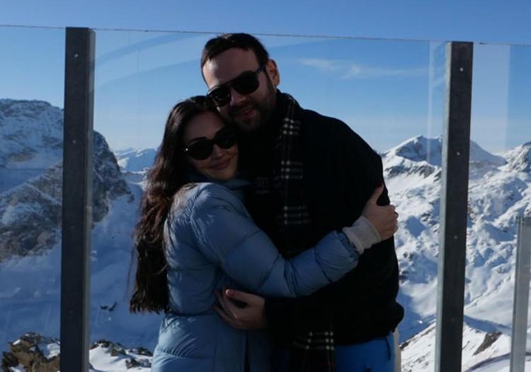 Esra Bilgiç aşkını ilan etmeye doyamıyor Sevgilisi Faruk Sabancı hep kadrajında