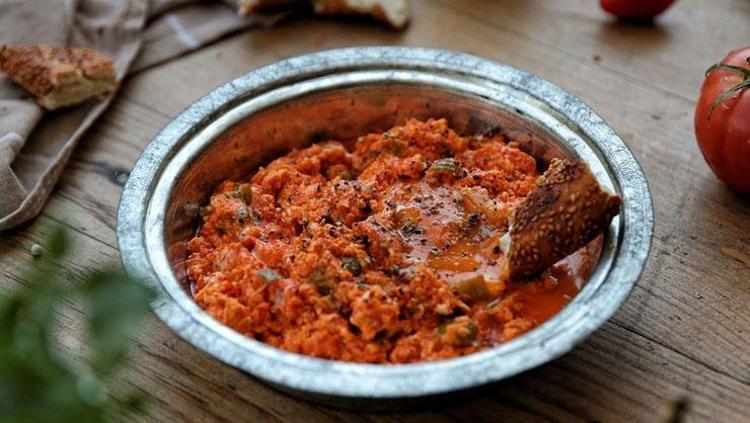 Menemen soğanlı mı olur soğansız mı Türklerin mutabık kalamadığı meşhur soru