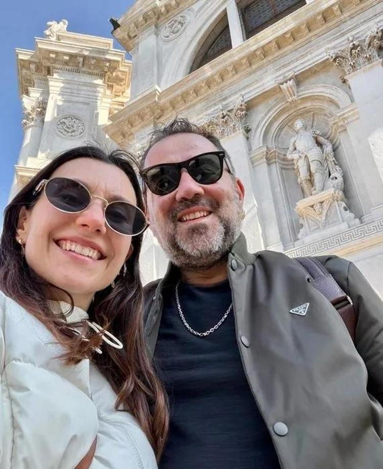 Ata Demirer ve sevgilisi Dilara Alemdar yaz sezonunu açtı