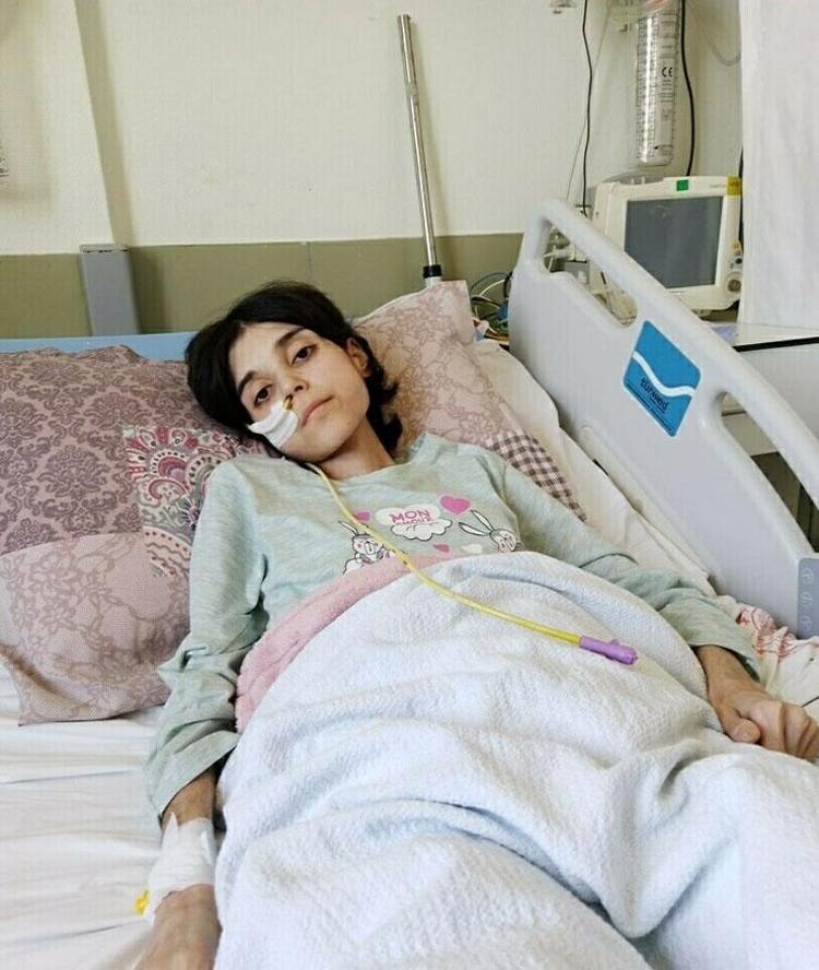 İnce bağırsak ameliyatı sonrası 30 kiloya düştü 17 yaşındaki Ünzile yaşam mücadelesi veriyor