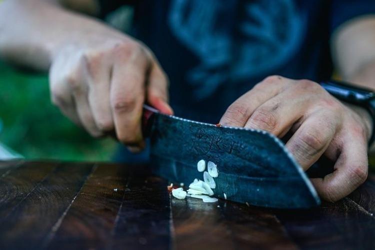 Kurbandan önce körelen bıçakları jilet gibi yapan yöntem Anında keskinleştiriyor, 1 parça kullanmak yeterli