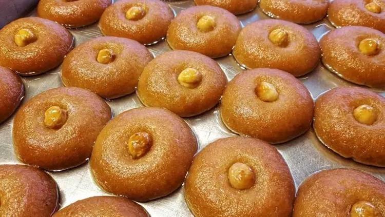 Bayram için kıyır kıyır şekerpare tarifi Tam kıvamında oluyor, şerbetini sünger gibi çekiyor