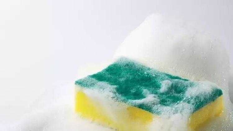 Mutfaktaki gizli tehlikeye son Bulaşık süngerine birkaç damla damlatınca bakın ne oluyor