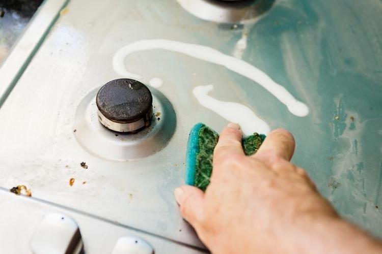 Mutfaktaki gizli tehlikeye son Bulaşık süngerine birkaç damla damlatınca bakın ne oluyor