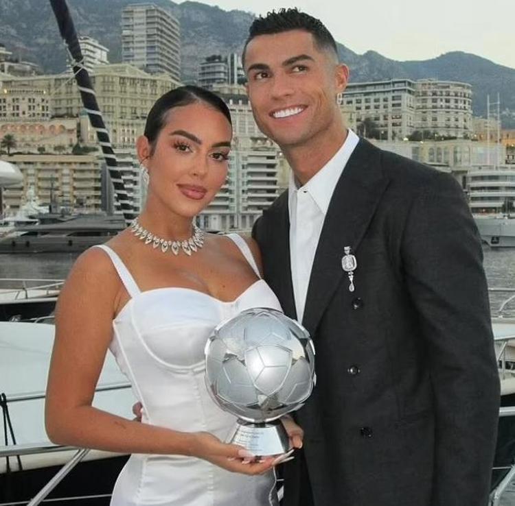 Cristiano Ronaldo’nun nişanlısı Georgina Rodriguez imajını tamamen değiştirdi