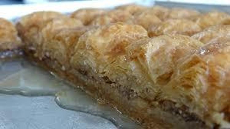 Bayram baklavasını böyle yapın Çıtır çıtır oluyor, günlerce bayatlamıyor