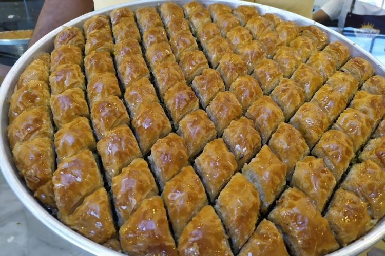 Bayram baklavasını böyle yapın Çıtır çıtır oluyor, günlerce bayatlamıyor