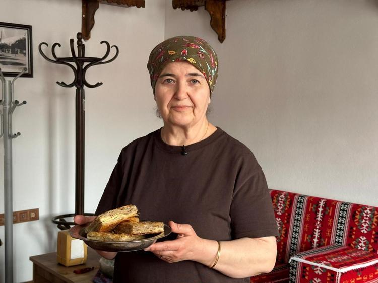 Cevizli iç harcıyla damak çatlatıyor Çankırının en gözde tarifi: Yazma çöreği