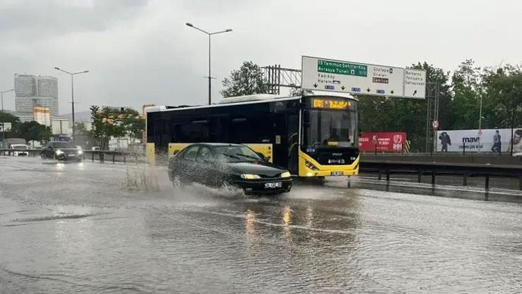 KADIKÖY’DE YOLLAR GÖLE DÖNDÜ