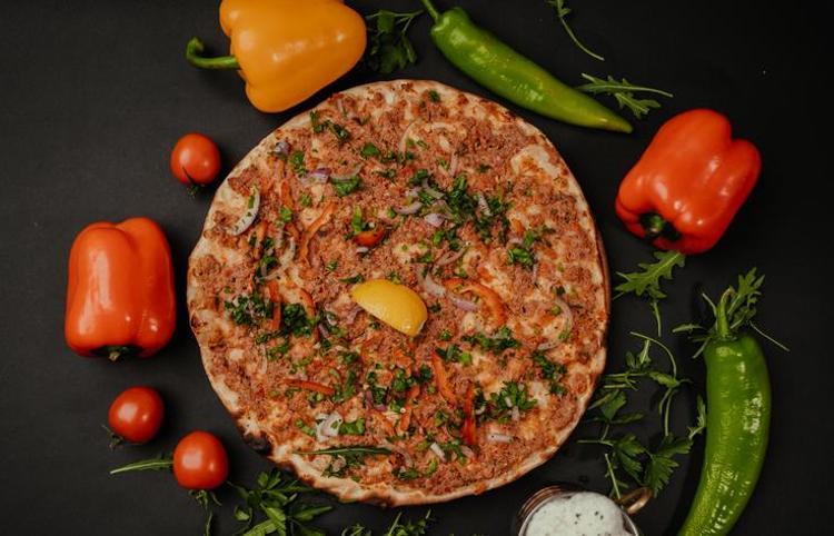 Lahmacunun çıtır çıtır olmasını sağlıyor Hamurun içine 1 kaşık ekleyin